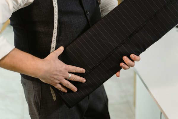 Quelles chaussures sont adaptées pour une soirée élégante?