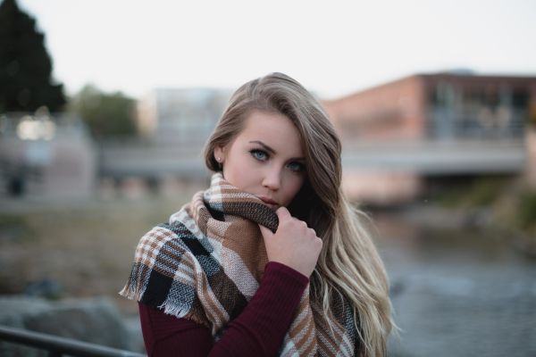 Comment porter une écharpe avec style?